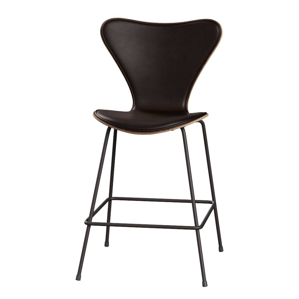 Fritz Hansen - 3187 lav barstol, naturfiner og forsidepolstret i Grace læder Valnød - Mørk brun læder - Warm Graphite stel - Jacobsen Plus