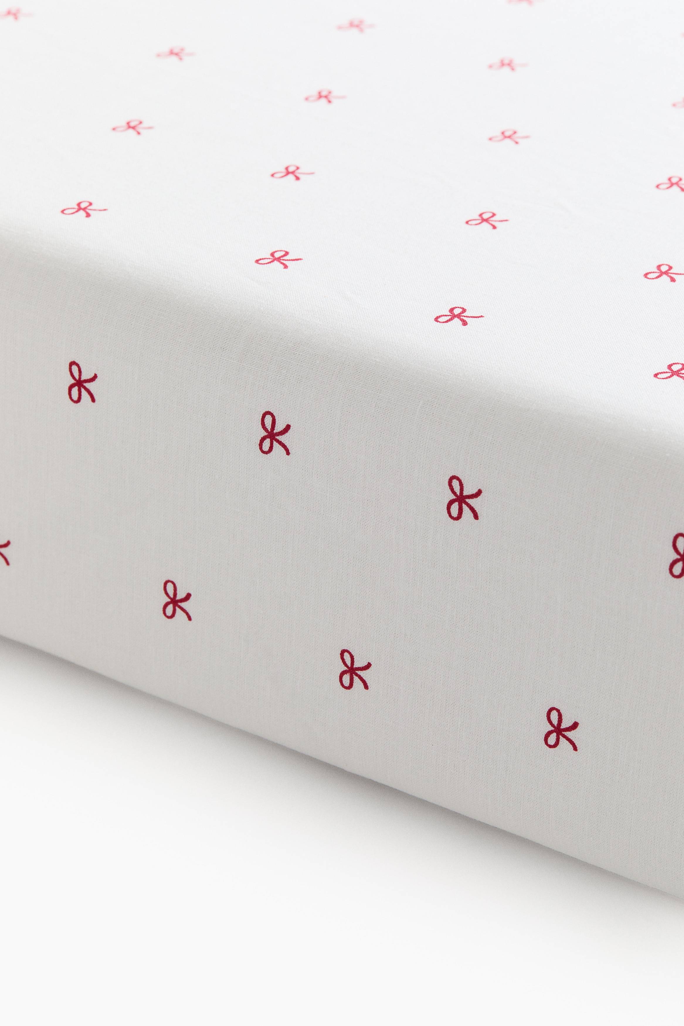 Baby - H&M Home - Dra-på-lakan för spjälsäng - Vit/Röda rosetter - size: 60x120 (60x120)