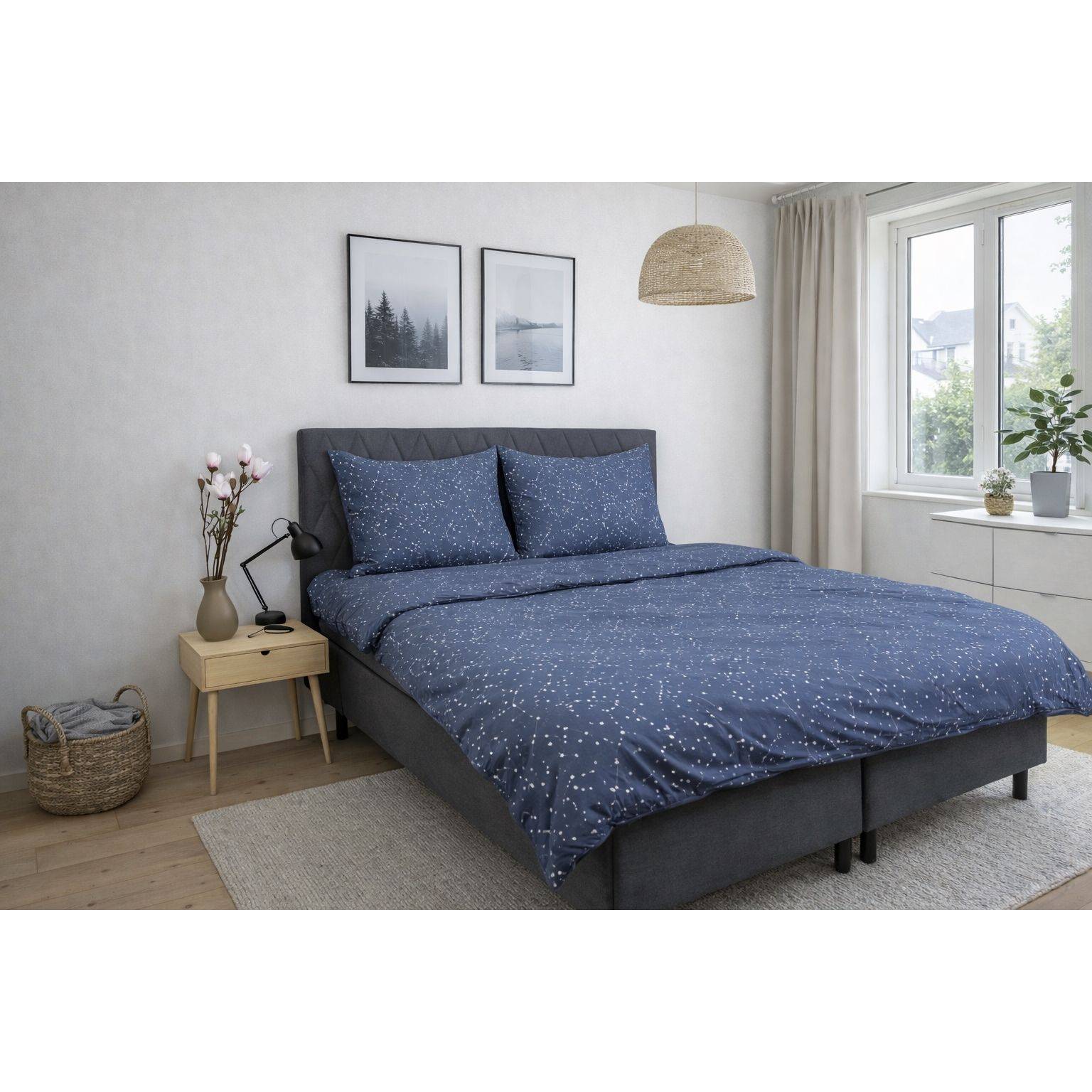 Sengetøj 140x220 cm - 100% Bomuld - Zodiac blue - Vendbart med stjerner