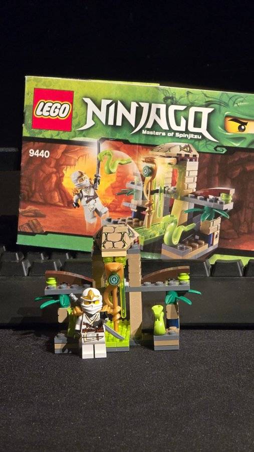 LEGO Ninjago 9440 Venomari Shirne