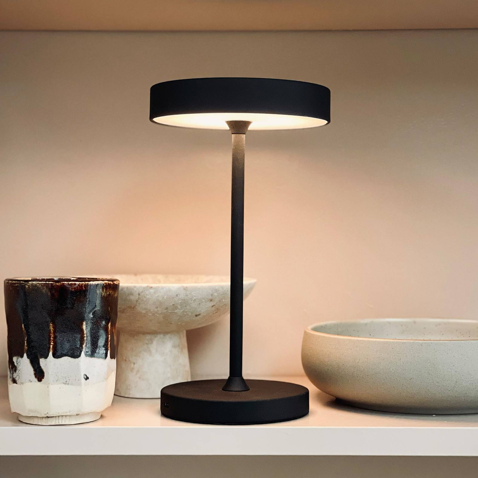 Dyberg Larsen Bordslampa Starlight, dimbar, Svart, Vardagsrum / matsal, Metall, Design, Bordslampa