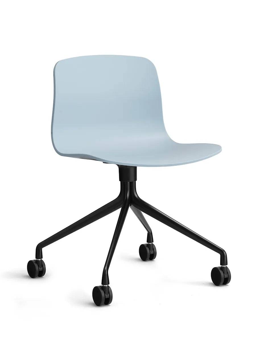 About a Chair AAC14 fra Hay Slate Blue / Sort pulverlakeret aluminum - Jacobsen Plus