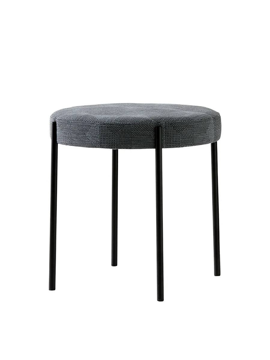 Serie 430 skammel, sort af Verner Panton Stofgruppe 3 - Jacobsen Plus