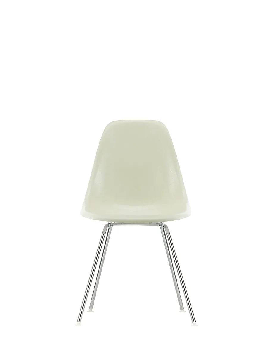 Eames Fiberglass Chair DSX, krom fra Vitra Eames Parchment - Jacobsen Plus