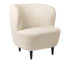 Gubi - Stay Lounge Chair Fully Upholstered, Small, Wooden Legs Black Stained Oak Matt Lacquered, Fabric Cat. 3 Gubi Harp 024 Ivory - Fåtöljer - Space Copenhagen - Röd - Trä/Textilmaterial/Skum