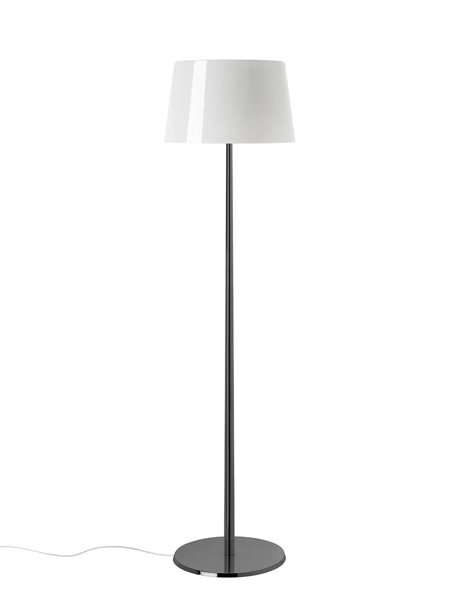 Lumiere XXL Gulvlampe fra Foscarini Sort krom stel / Hvid - Jacobsen Plus