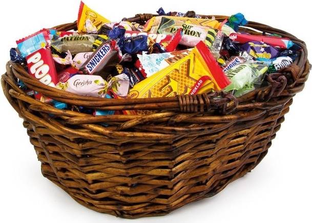 Godis Presentkorg brun inslaget 2,5kg - Brun