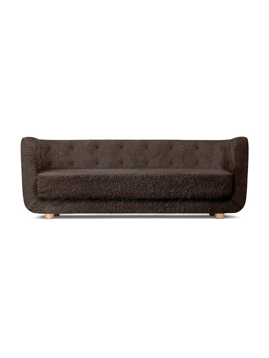 Vilhelm Sofa fra Audo Copenhagen Fåreskind / Espresso / Eg - Jacobsen Plus