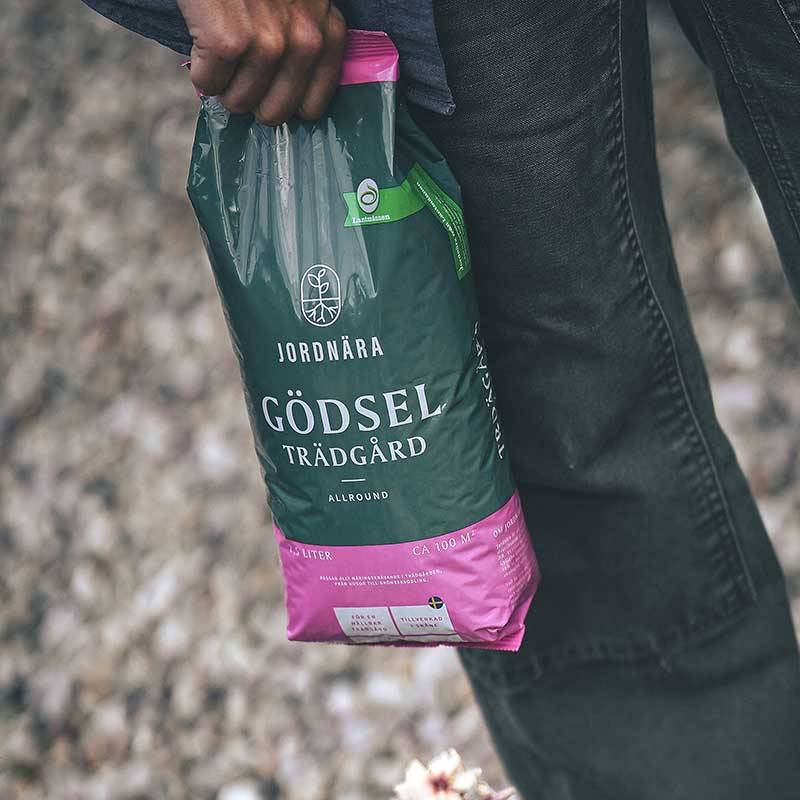 Trädgårdsgödsel Jordnära, 2,5 liter, kväveladdad biokol, cirkulära råvaror, för näringskrävande växter.