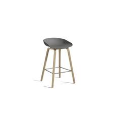 HAY AAS32 Low Barstol SH: 65 cm - Soaped Oak Veneer / Grey / Footrest Stainless Steel