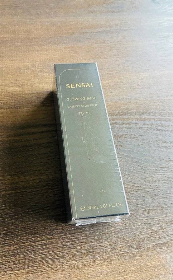 Sensai Glowing Base SPF 10, oöppnat