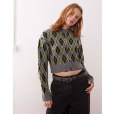 COLLUSION - Grå og cropped cardigan med diamantformede tern i strik