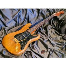 Fender Stratocaster Walnut - Made in Japan