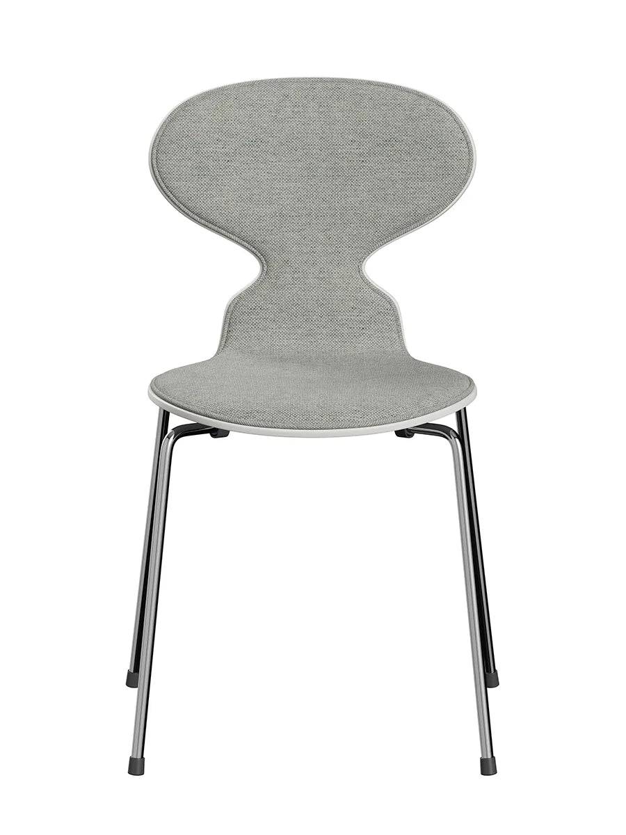 3101 Myren Stol, forsidepolstret af Arne Jacobsen Hvidfarvet ask-Hallingdal 110 tekstil / Krom - Jacobsen Plus