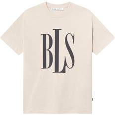 BLS Hafnia Henry Tshirt Mand Sand Kortærmede T-shirts Regular Fit Str S - Bomuld hos Magasin