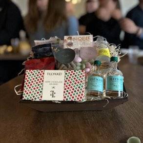 Gavekurv Tillykke med Hayman's gin og Cocoture chokolade
