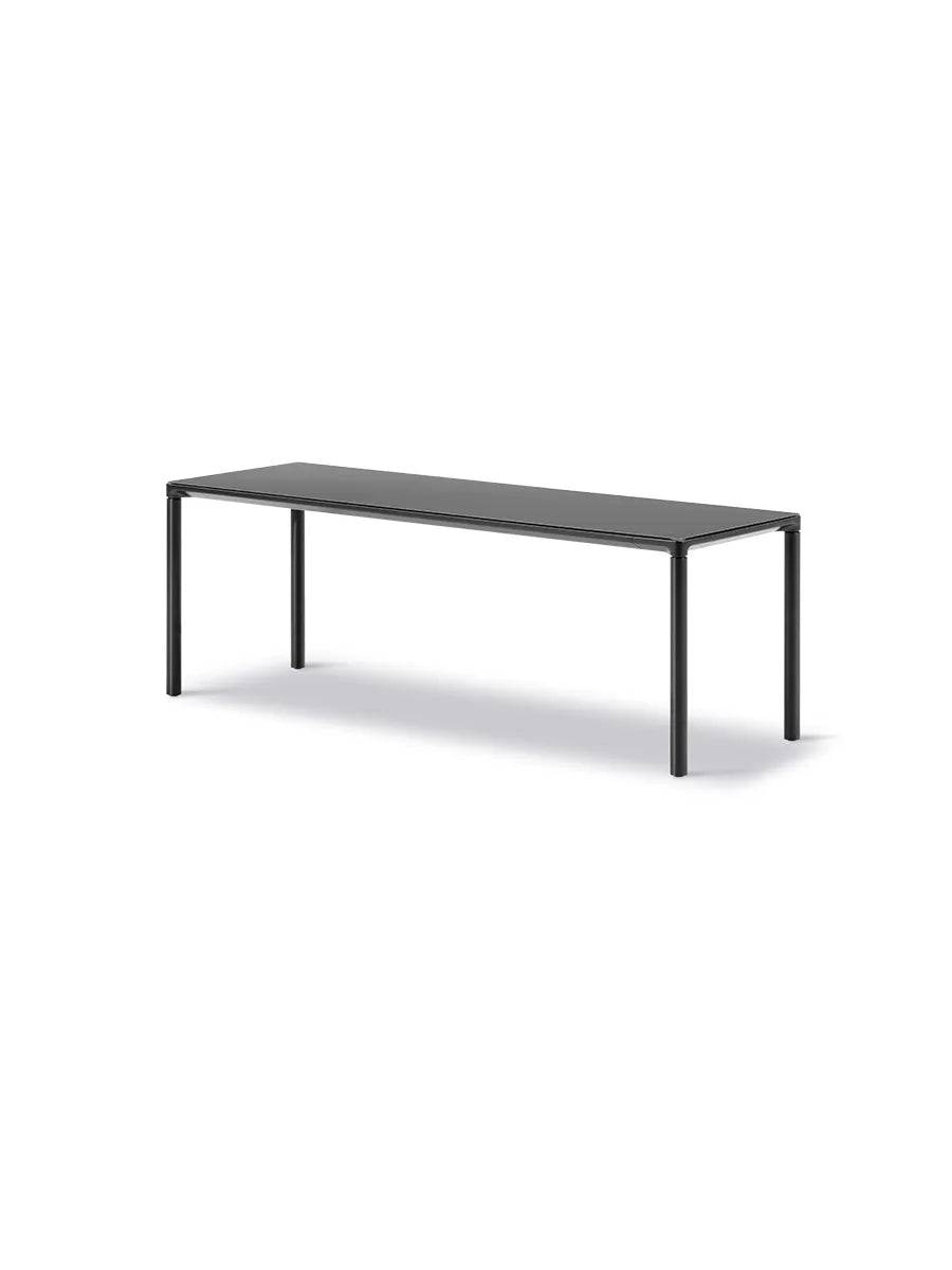 Piloti Bord, sort laminat fra Fredericia Furniture 6615: 120 x 39 x H41 cm / Børstet aluminium - Jacobsen Plus
