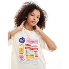 ASOS DESIGN - Oversized T-shirt med kuffertmærke-grafik i ecrufarve-Hvid