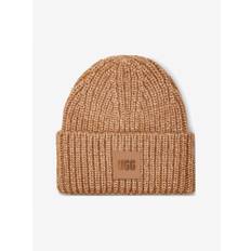 UGG - W Chunky Rib Beanie - Brun ribbstickad mössa - Camel