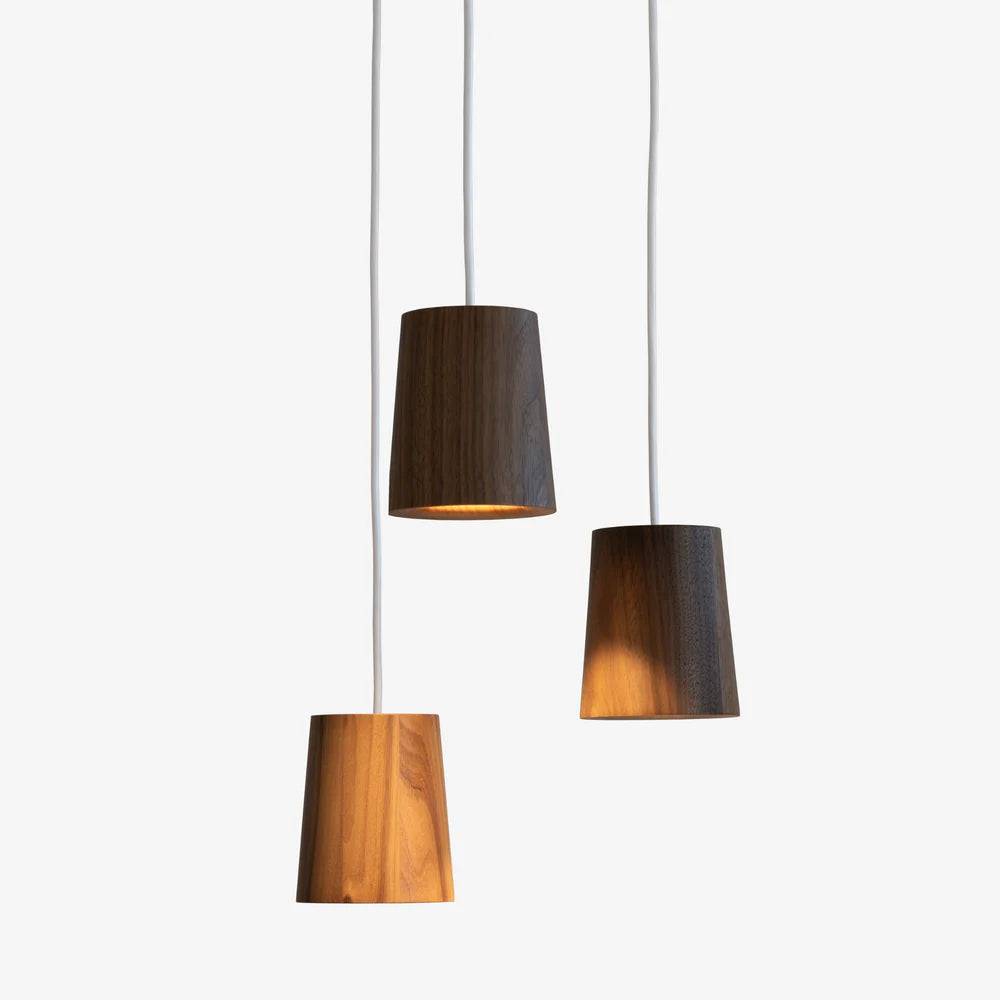 SOLID Pendant kegle Terence Woodgate - 3 pendler inkl. roset / Natur egetræ