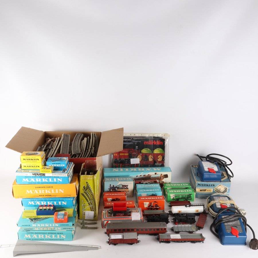 Märklin Samling Modelljärnväg Räls Lok Vagnar Tillbehör 19Kg