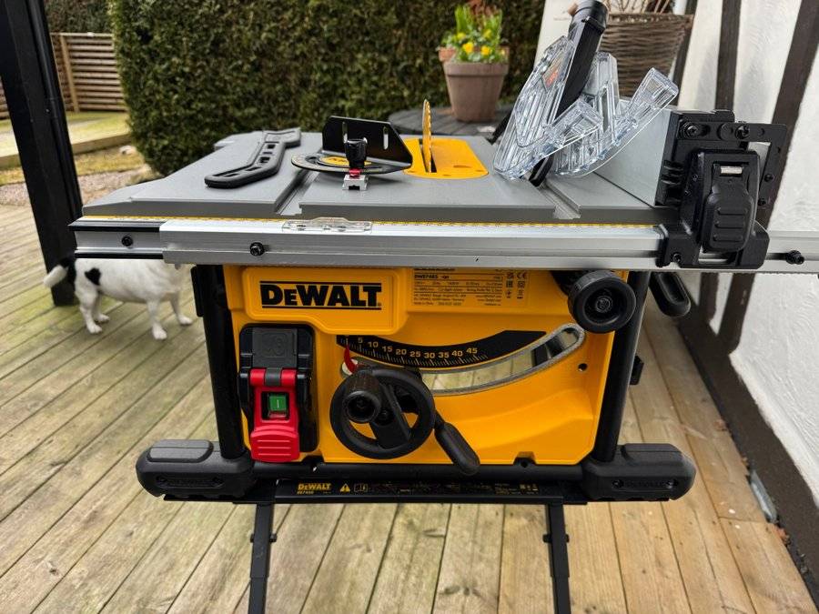 DEWALT DWE7485 Bordssåg med benställning