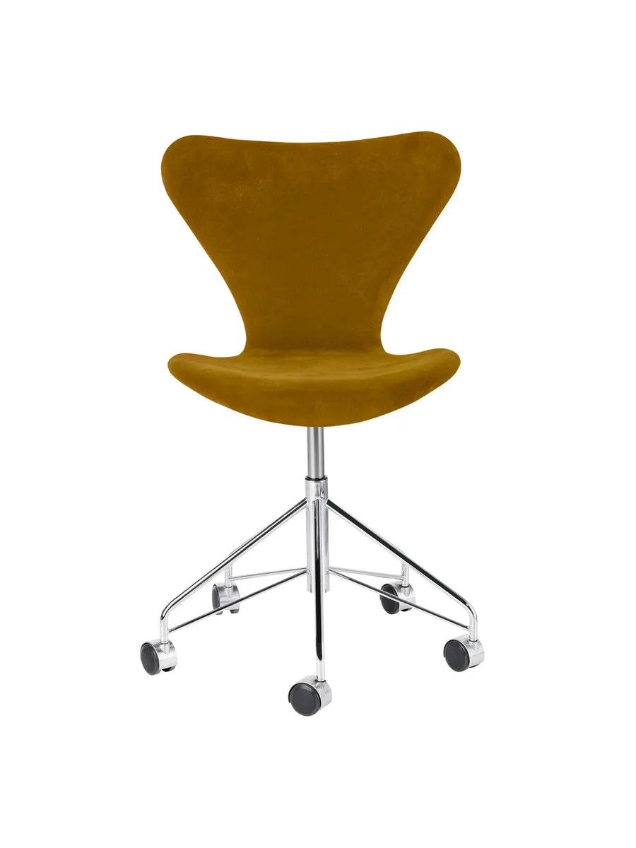 3117 Serie 7 Kontorstol af Arne Jacobsen Fuldpolstret / Belfast (velour) / Soft ochre - Jacobsen Plus