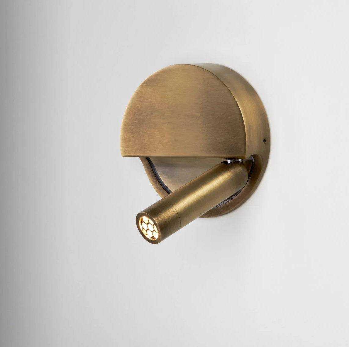 Ledtube R væglampe fra Marset - Bronze - Højrevendt