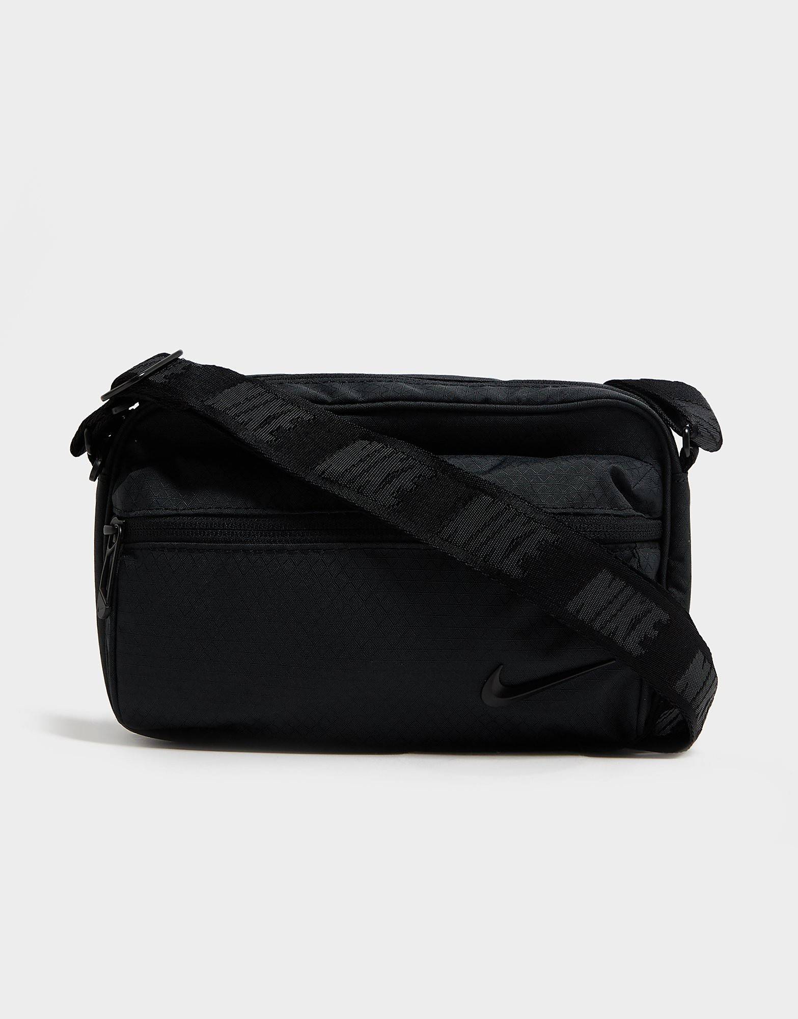 Nike Swoosh Tech Messenger Bag, Sort