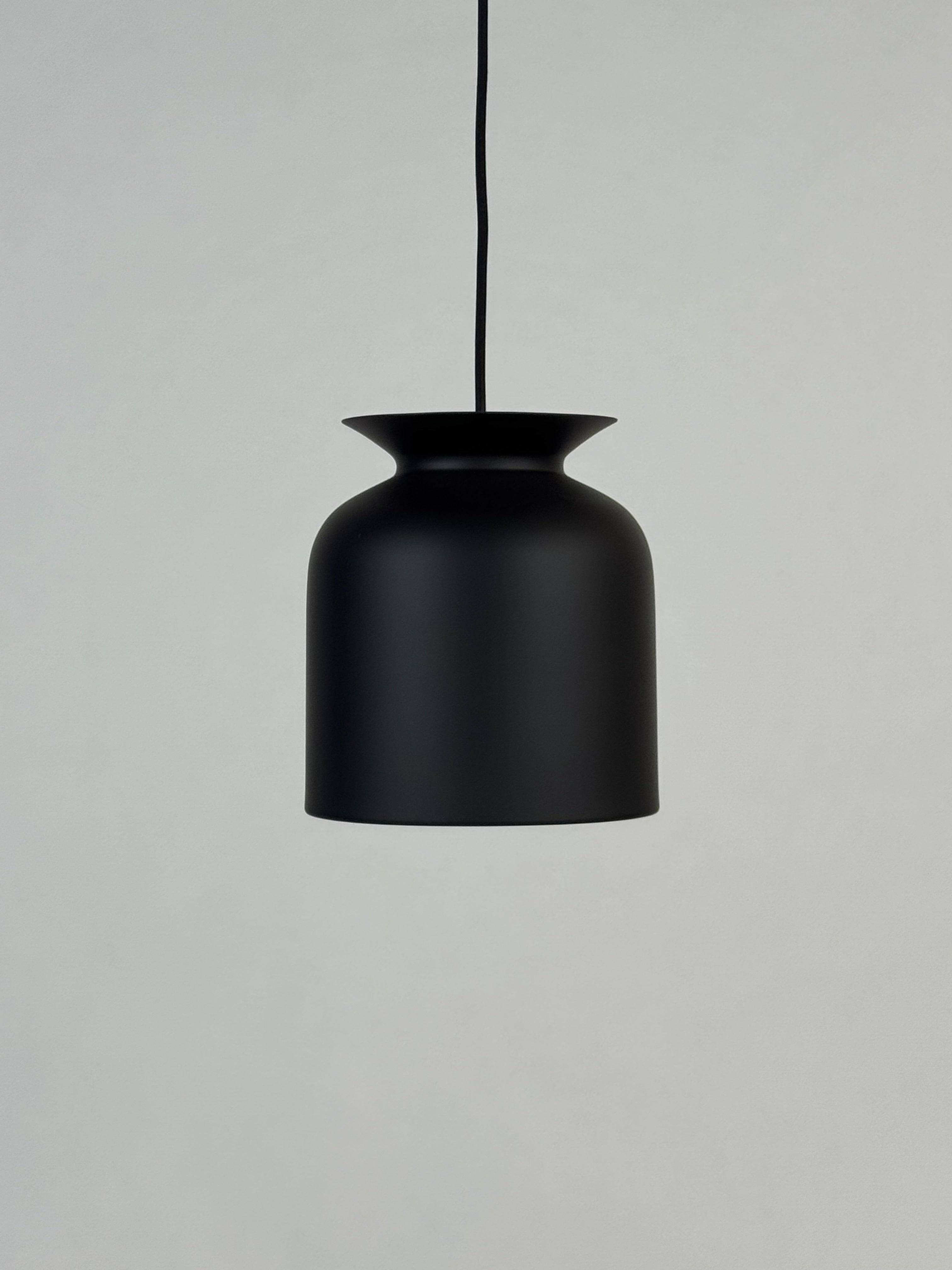 GUBI Ronde Lampe - H24 - Sort