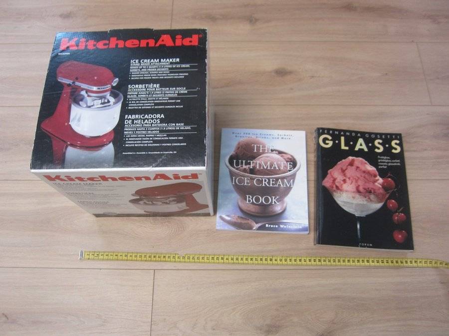 Kitchen Aid glass maskin ice cream maker med böcker - väldigt sparsamt använd