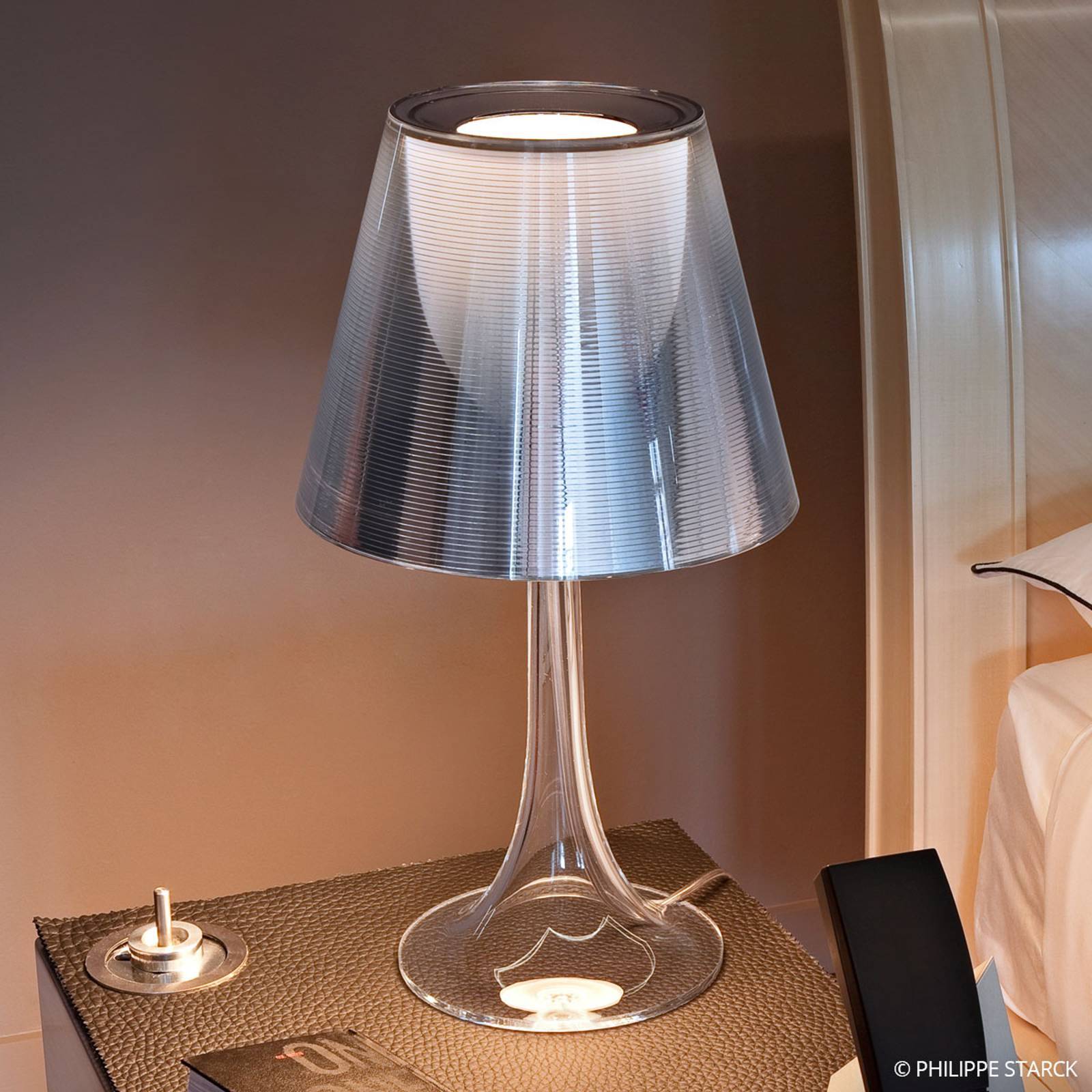 FLOS Design bordslampa MISS K, dimbar, Förkromad / silver, Vardagsrum / matsal, Syntetmaterial, Design, Bordslampa