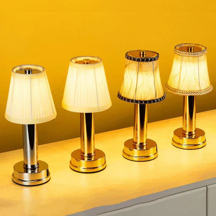 LuxeSilk Trådlampa - Elegant Trådlös Bordslampa för Stämningsfulla Rum - Silver / Vit snörning
