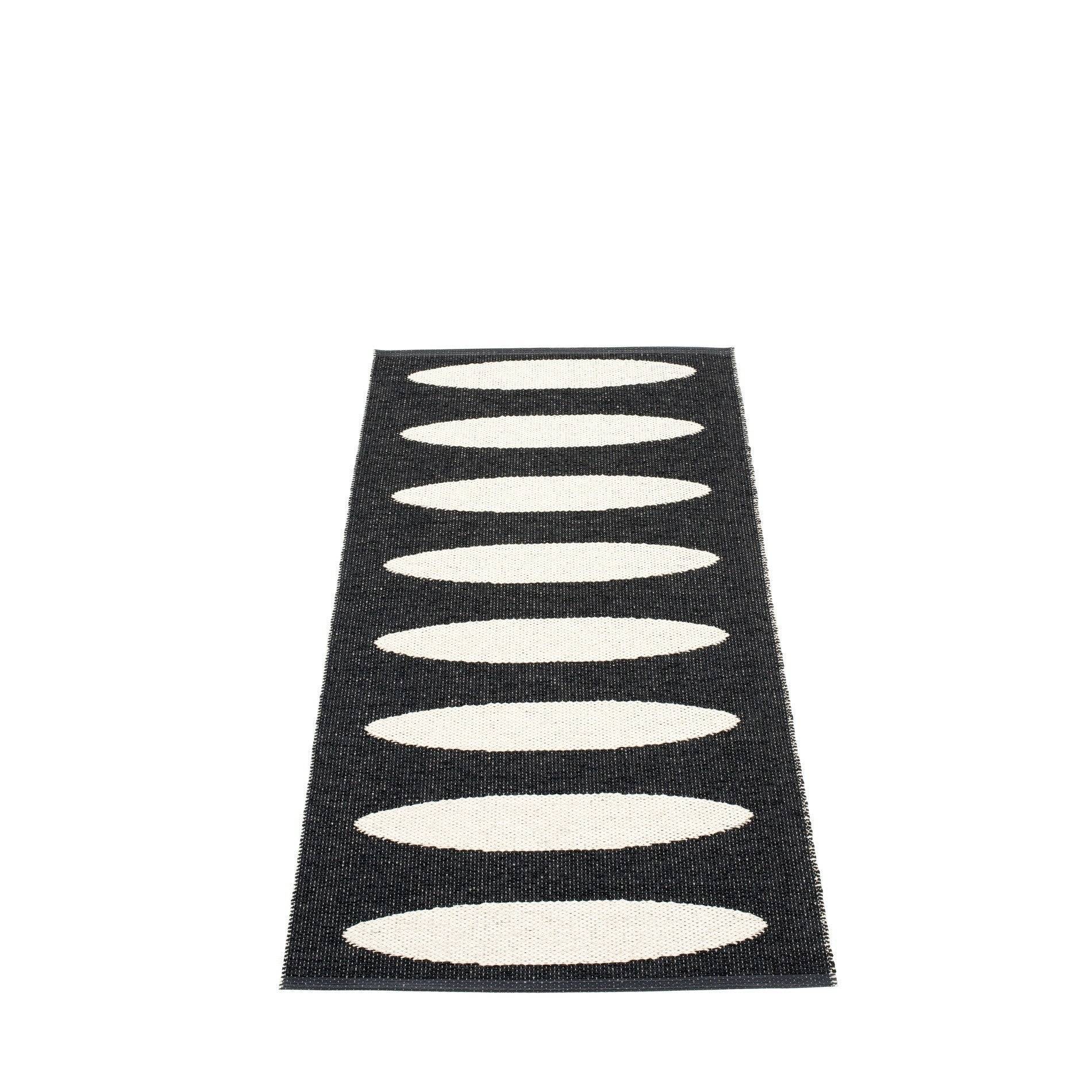 Pappelina - ELLA - Black/Vanilla - Flere størrelser - 70x300cm