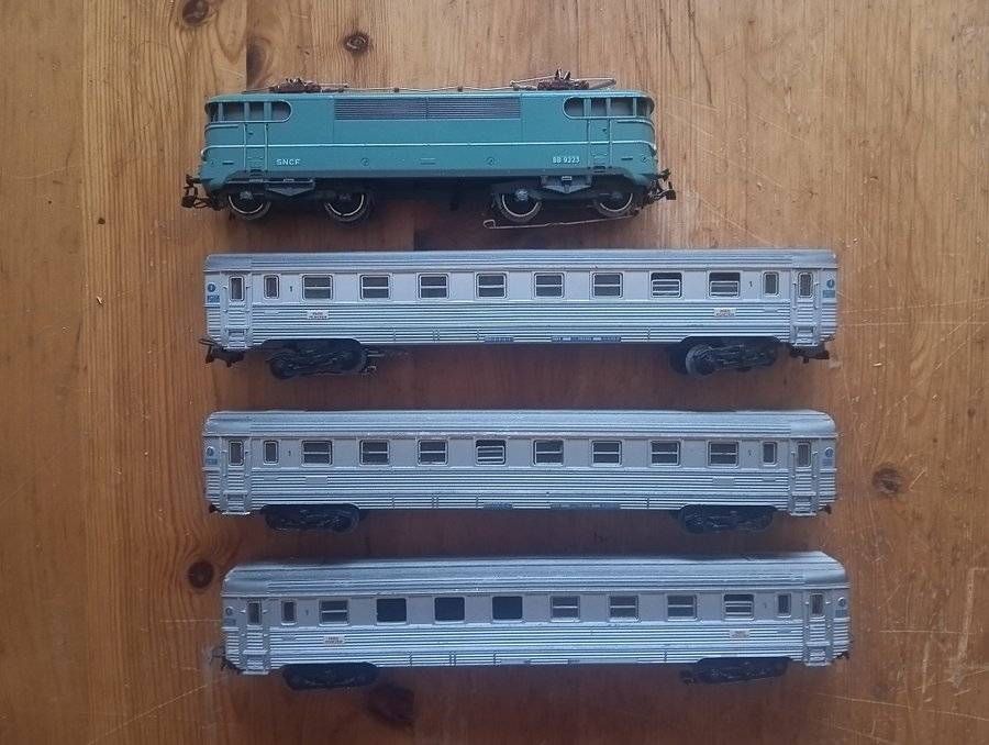 Märklin lok och tre vagnar