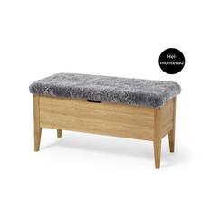 Klinte bänk 90 cm oljad ek med äkta fårskinn