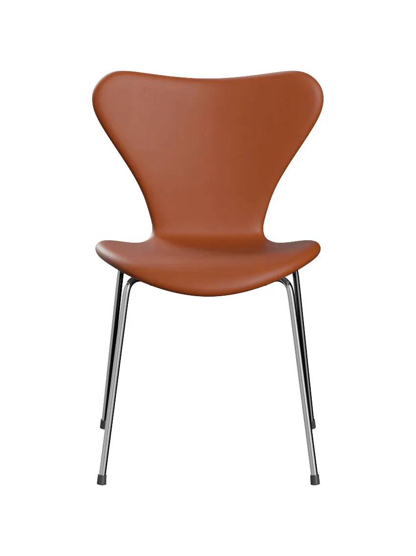 3107 stol, fuldpolstret Essential læder valnød/krom stel af Arne Jacobsen - Jacobsen Plus