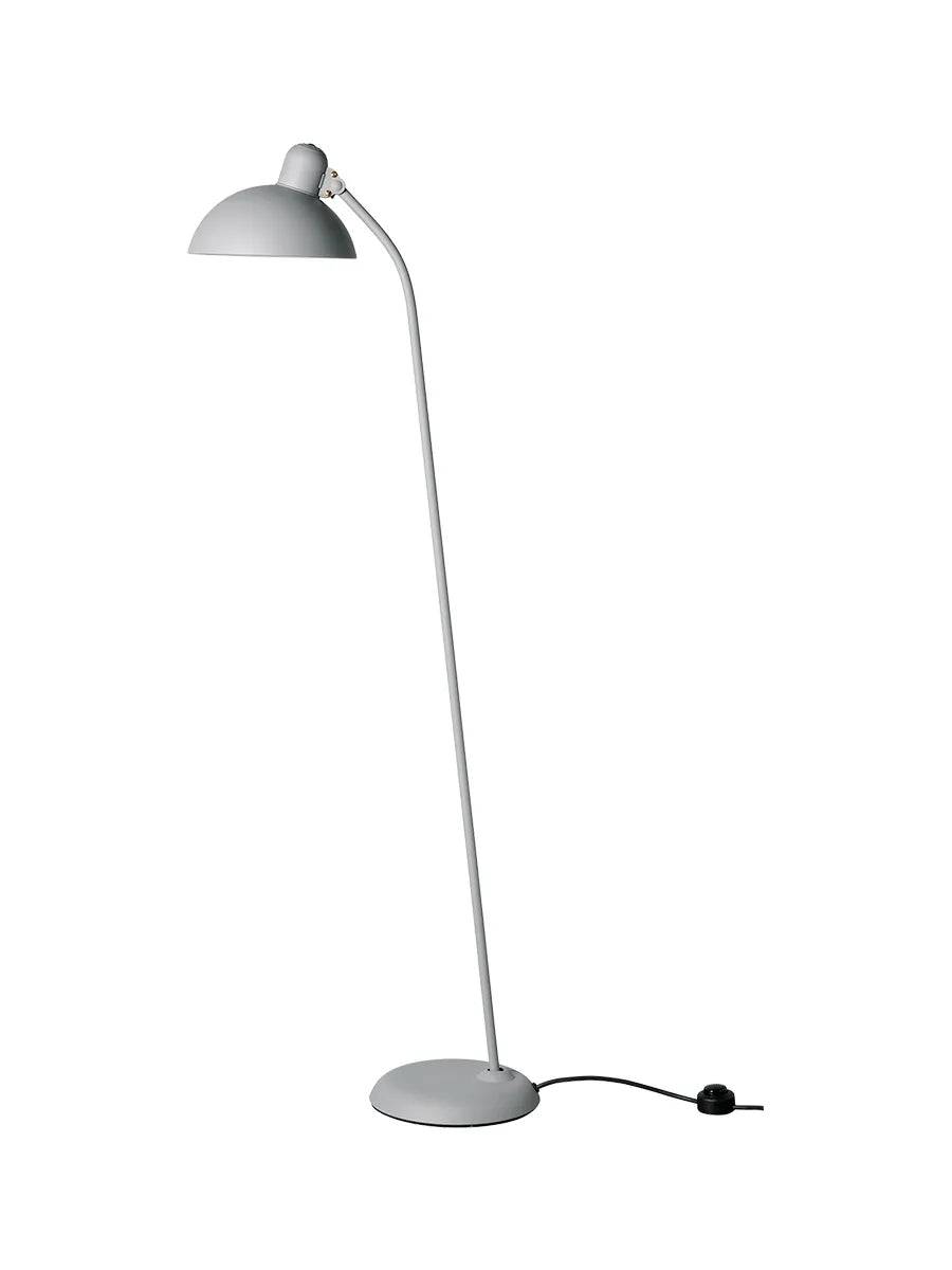 Kaiser Idell Gulvlampe, kipbar fra Fritz Hansen Easy Grey & Messing - Jacobsen Plus