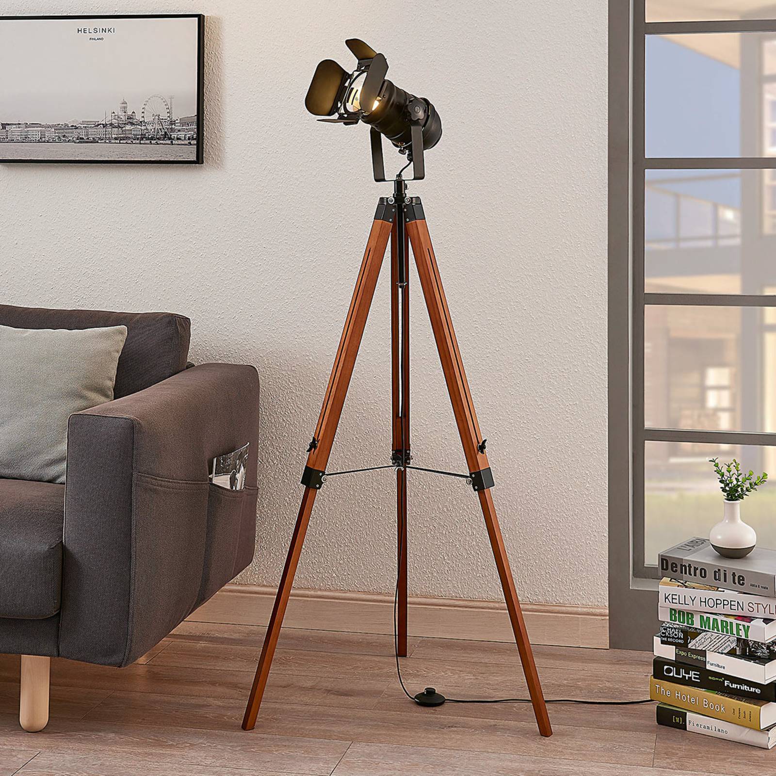 Golvlampa Hilma Lindby, Brun / rost, Vardagsrum / matsal, Trä, Industriell design, Golvlampa