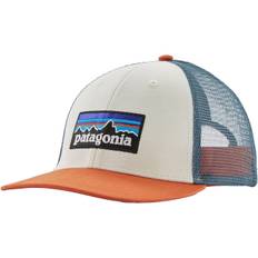 Patagonia P-6 Logo Lopro Trucker Hat S20 (Vit (WHITE W/REDTAIL RUST) One size)