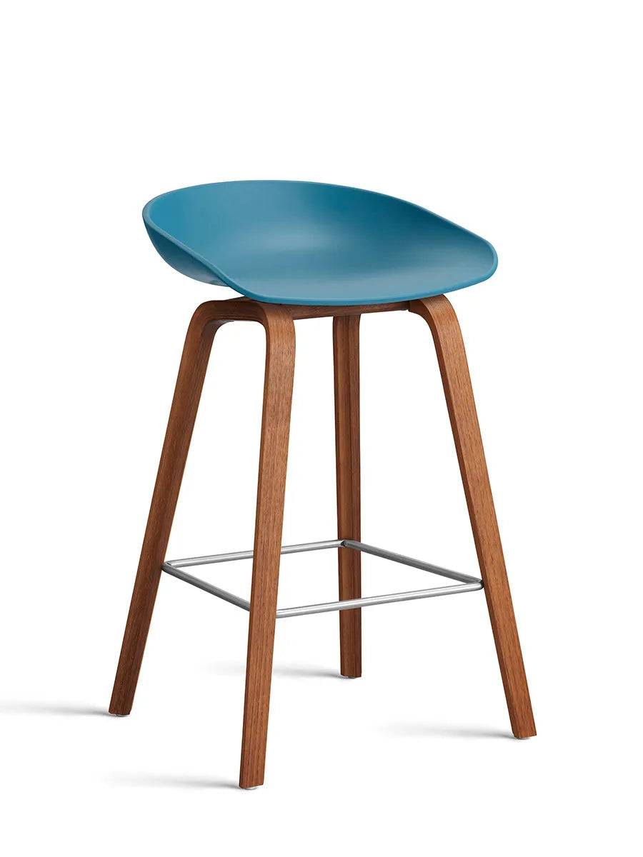 About a Stool AAS32 fra Hay Lav - B 50 x D 43 x H 64-75 cm / Azure Blue / Lakeret valnød - Jacobsen Plus