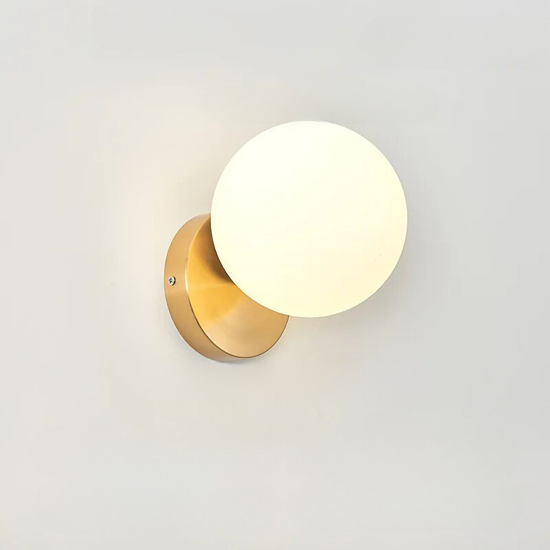 LuxeGlow - Stilig Guldvägglampa med Glaskula - Guld 1
