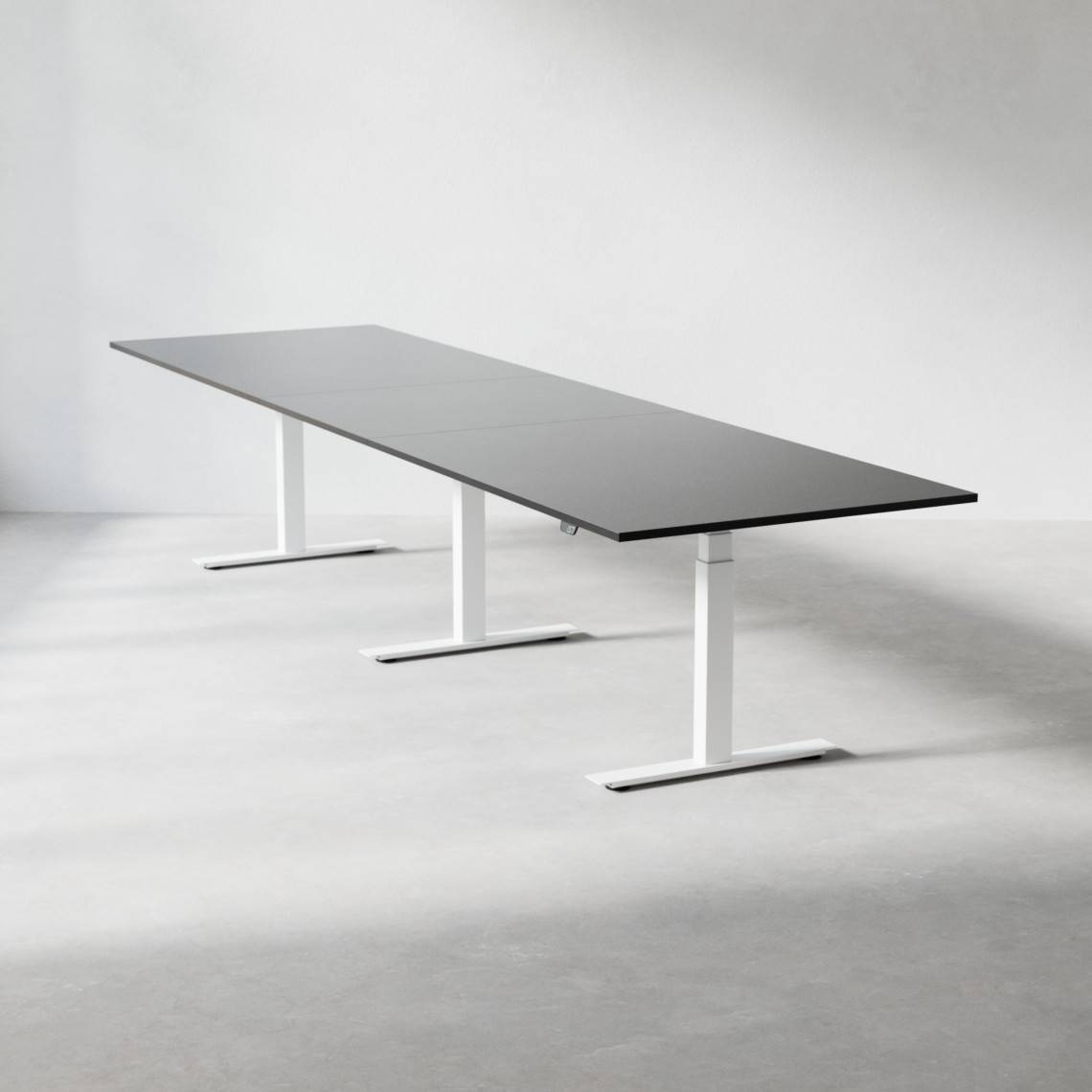 Hæve sænke konferencebord Modul, Størrelse 420 cm, Farve Sort, Ben Hvid.