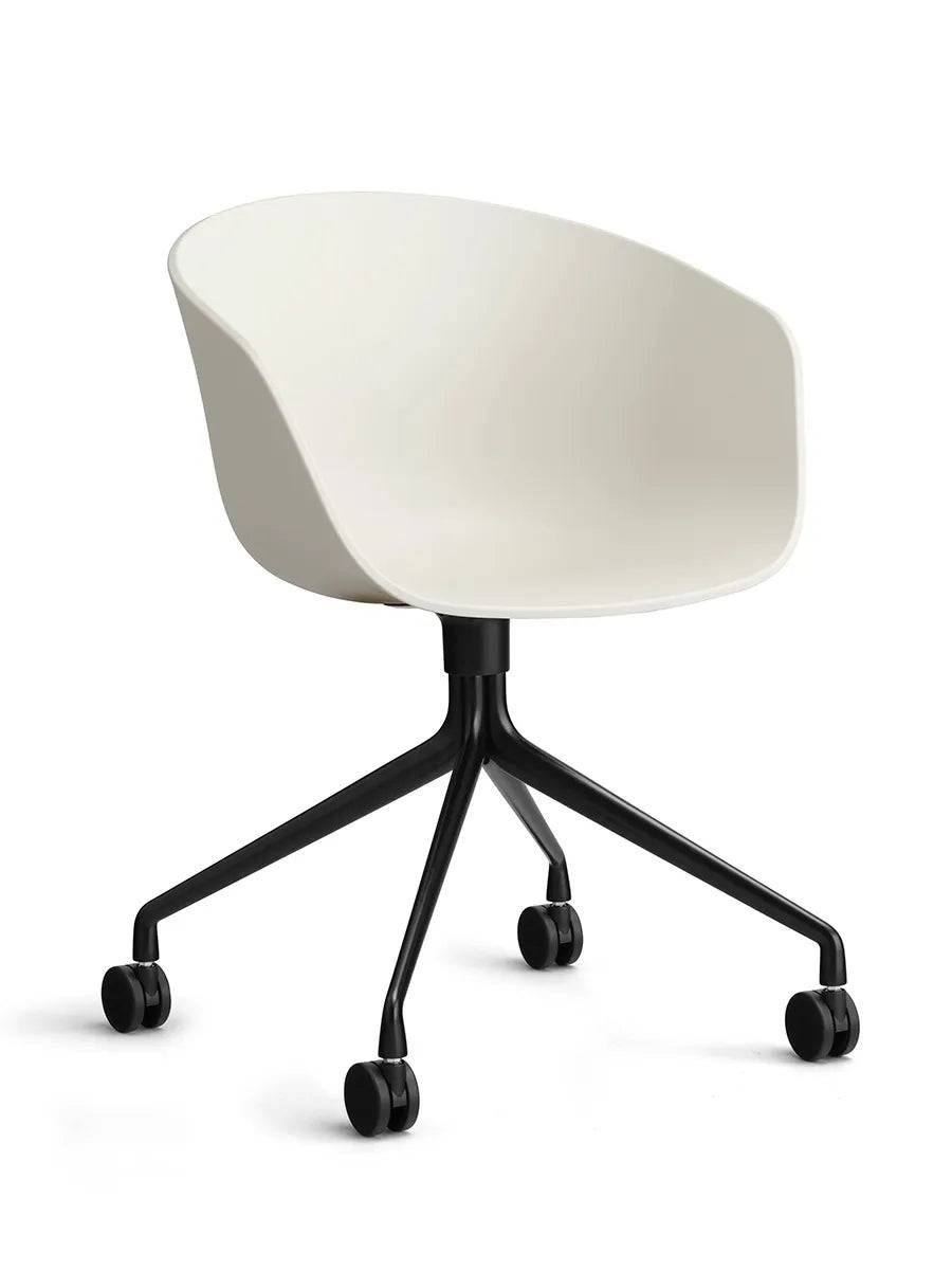 About a Chair AAC24 fra Hay Melange Cream / Sort pulverlakeret aluminum - Jacobsen Plus
