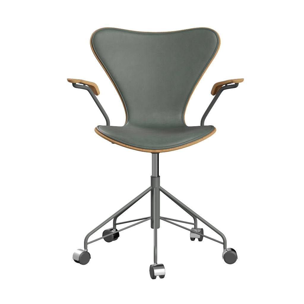 Fritz Hansen - 3217 kontorstol med armlæn, naturfiner og forsidepolstret i Grace læder Eg - Concrete Grey læder - Silver Grey stel - Jacobsen Plus