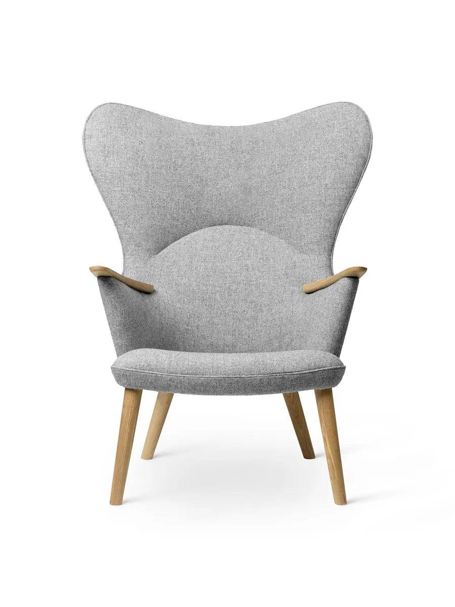CH78 Mama Bear af Hans J. Wegner Eg-stofgruppe 2 / Hvidolie - Jacobsen Plus