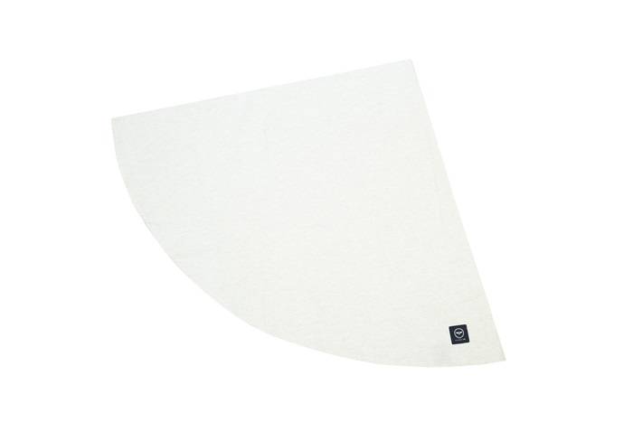 HEDVIG, Rund enfärgad duk, beige, chambray med avtorkningsbar yta. Funkar lika bra ute som inne