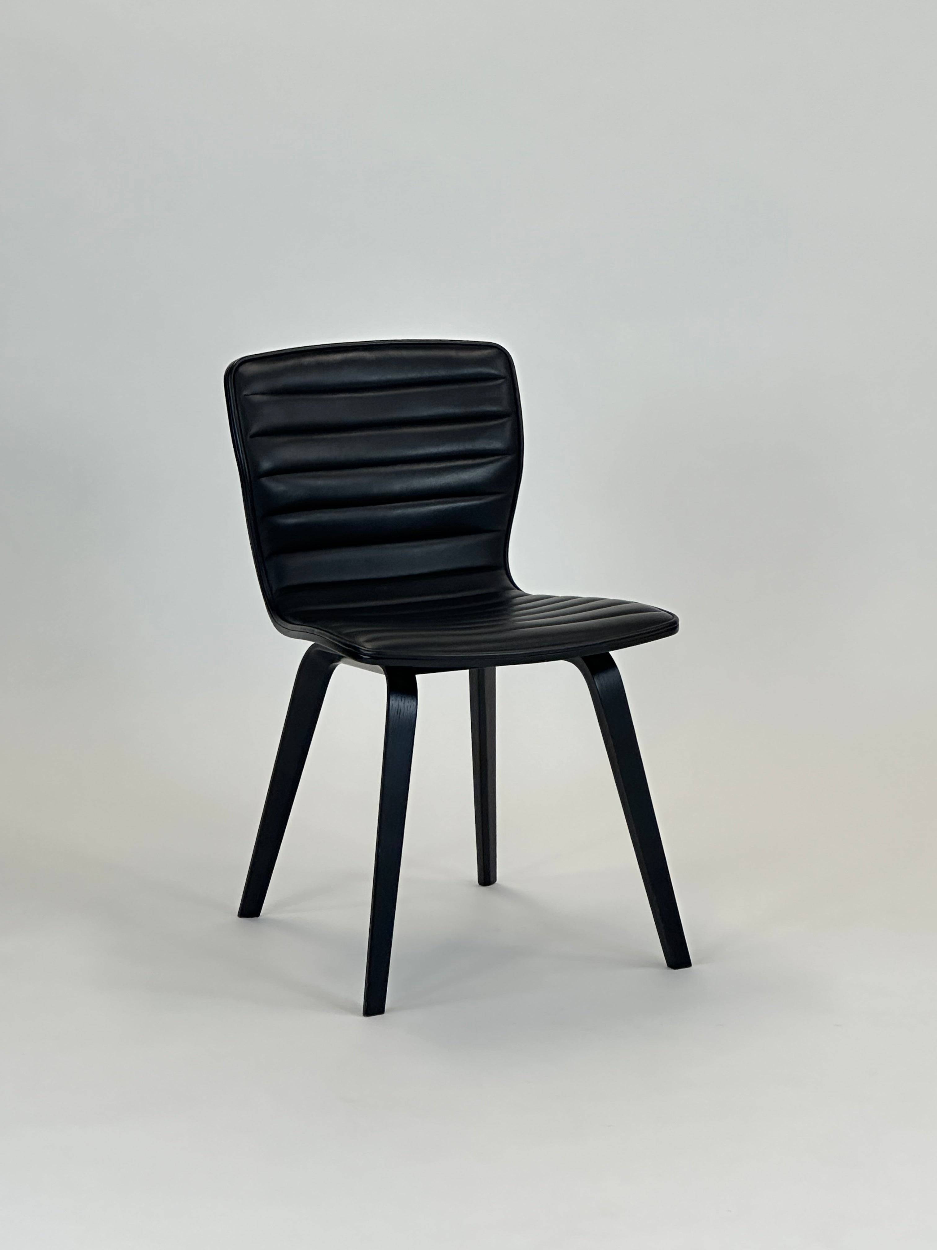 Magnus Olesen Butterfly Wood Stol – Sort