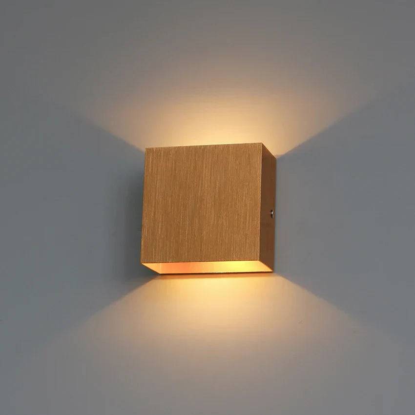 Eclat Romanov – Stilren LED Vägglampa för Alla Interiörer - Guld / Varm vit (2700-3500K)