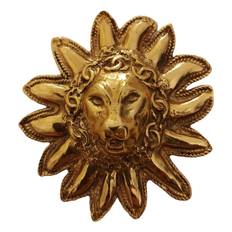Chanel Pin & brooche